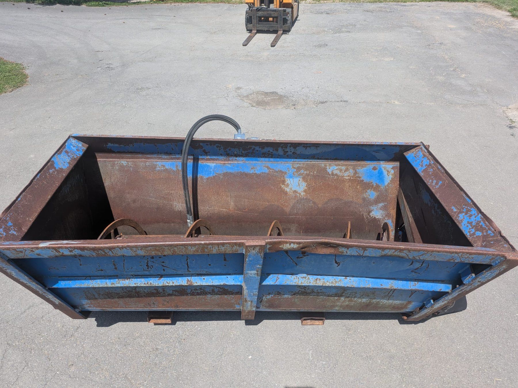Tutte le macchine: benne mélangeuse hydraulique – Usato da Yvonand venduto da Li_poch 3