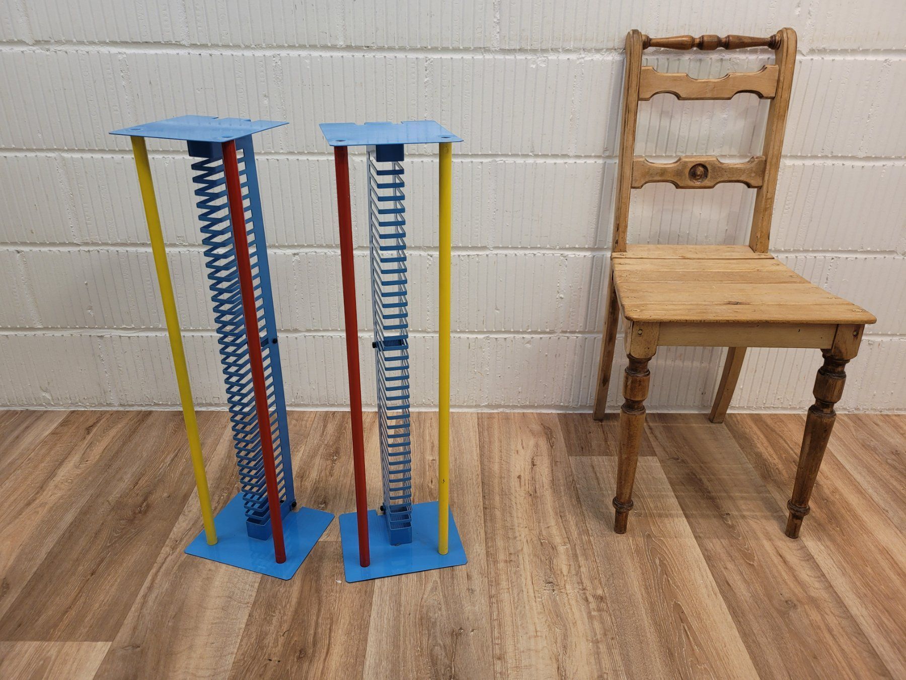 Racks & Cavalletti: 2x Memphis Style CD-Ständer CD-Rack Metall Postmodern 1980 J – Usato da Nottwil venduto da Wondewa-Shop 8