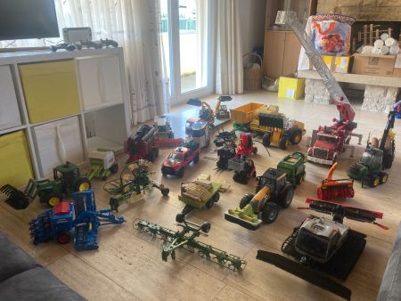 Megaviele Bruder Traktoren, Baumaschinen, Anbaugeräte