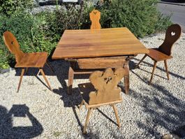 Antike Bauernmöbel Tisch mit Brotfach 4 Stühle.