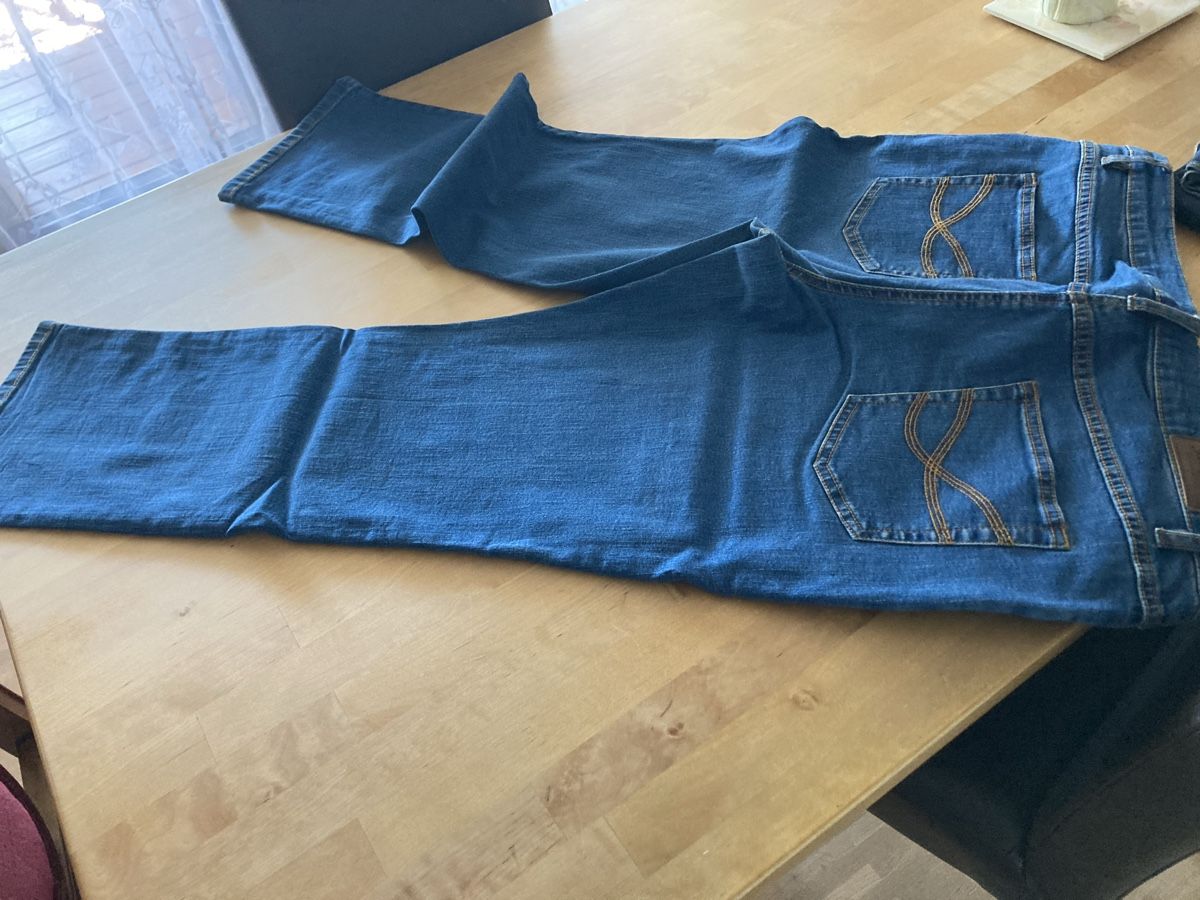 Jeans: Damenjeans, Kurzgrösse 46 – Usato da Oberrieden venduto da Garten114 2