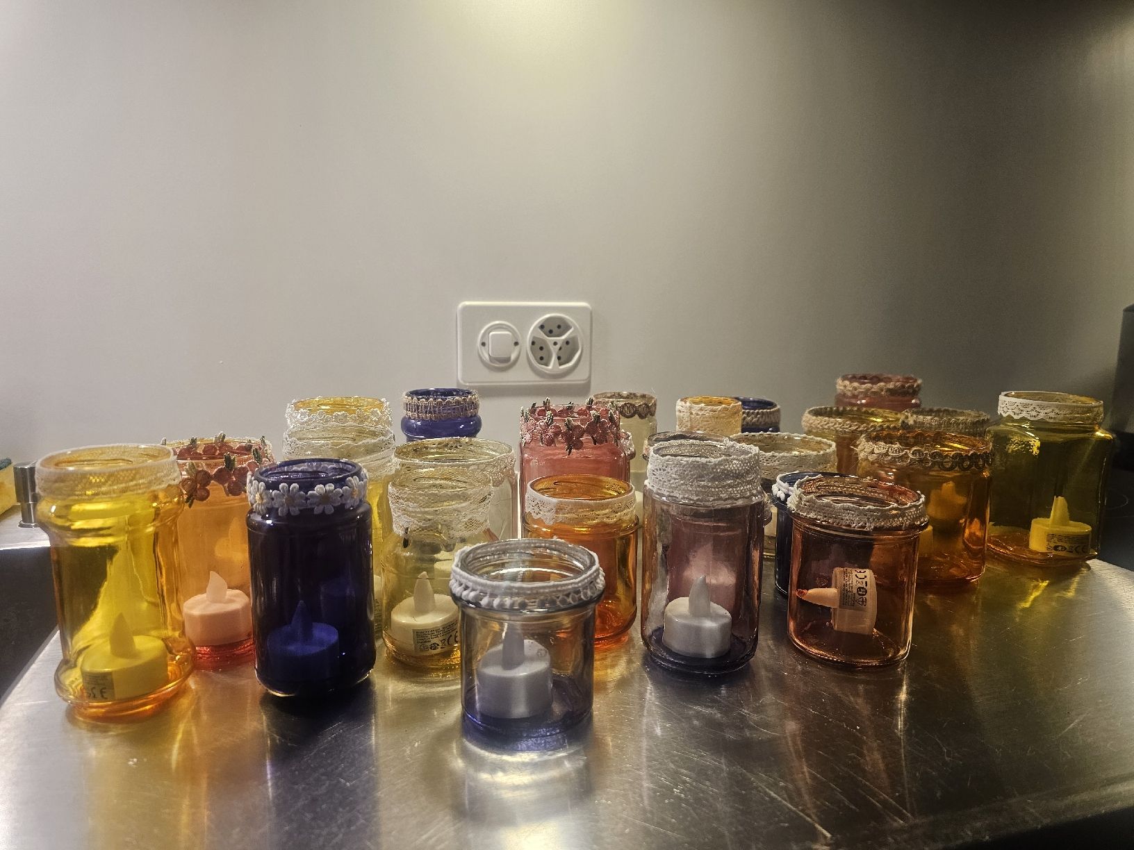 Partylite Tutte le decorazioni: 130 bunte Teelichter Gläser – Usato da Zürich venduto da SelinaA.