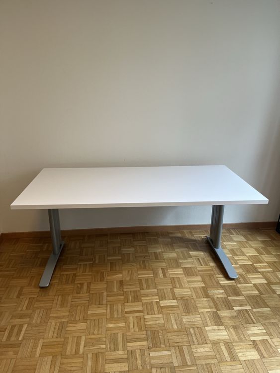 Scrivanie: Schreibtisch 160x80cm – Usato da Nänikon venduto da Pflip