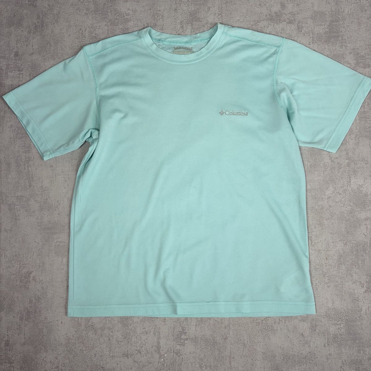 Columbia T-shirt: T-shirt Columbia bleu clair - Taille M – Usato da Neuchâtel venduto da aliceguins
