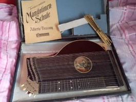 Historische Konzertzither mit Zubehör und Originalkoffer