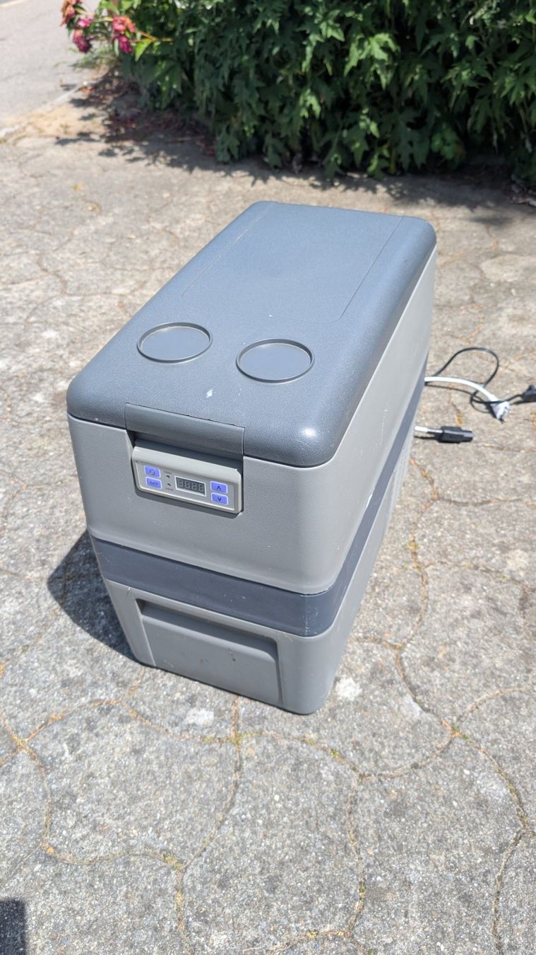 Frigoriferi & Refrigeratori: Kühlbox Kompressor mit Kabeln – Usato da Münchenbuchsee venduto da heinz-5