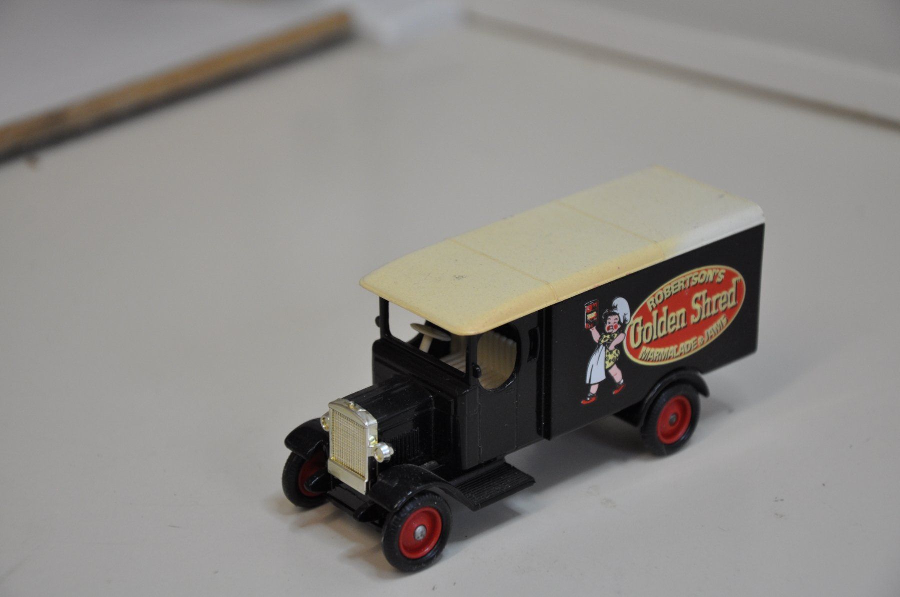 Modellini d'auto: Morris  Van 1931 – Nuovo e nell'imballaggio originale da Ebnat-Kappel venduto da Aallerlei 1