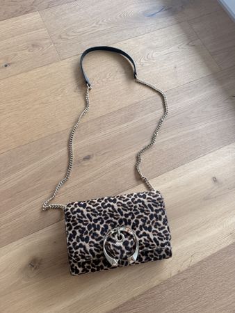     Kleine Designer-Clutch von Jimmy Choo mit Leopardenmuste