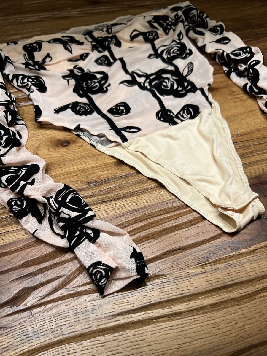 Camicette: Schicker Body Rosenmuster Gr. L Offshoulder elegant – Nuovo e nell'imballaggio originale da Chur venduto da ZATO 1