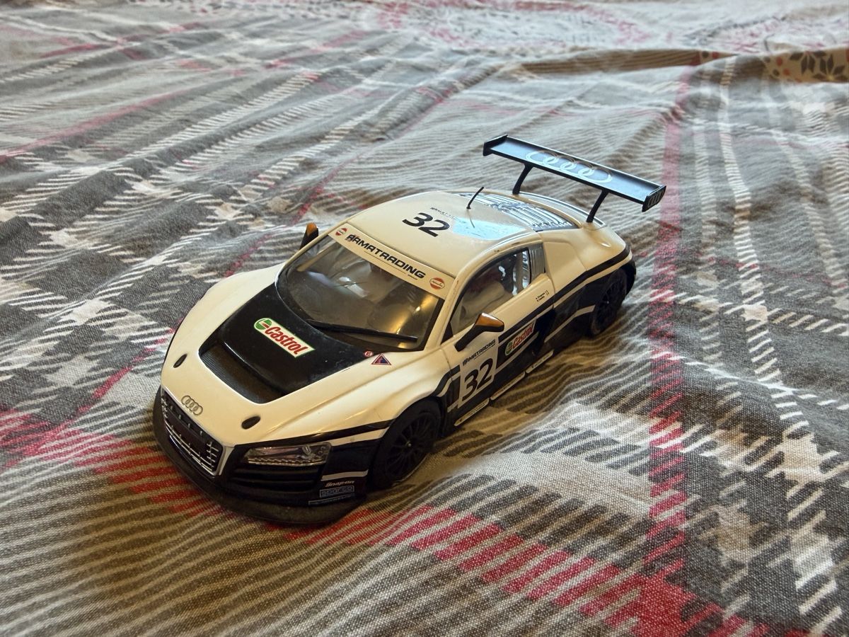 Carrera Piste: Carrera Digital 1/32 Audi R8 LMS  – Usato da Mirchel venduto da Hilal1994