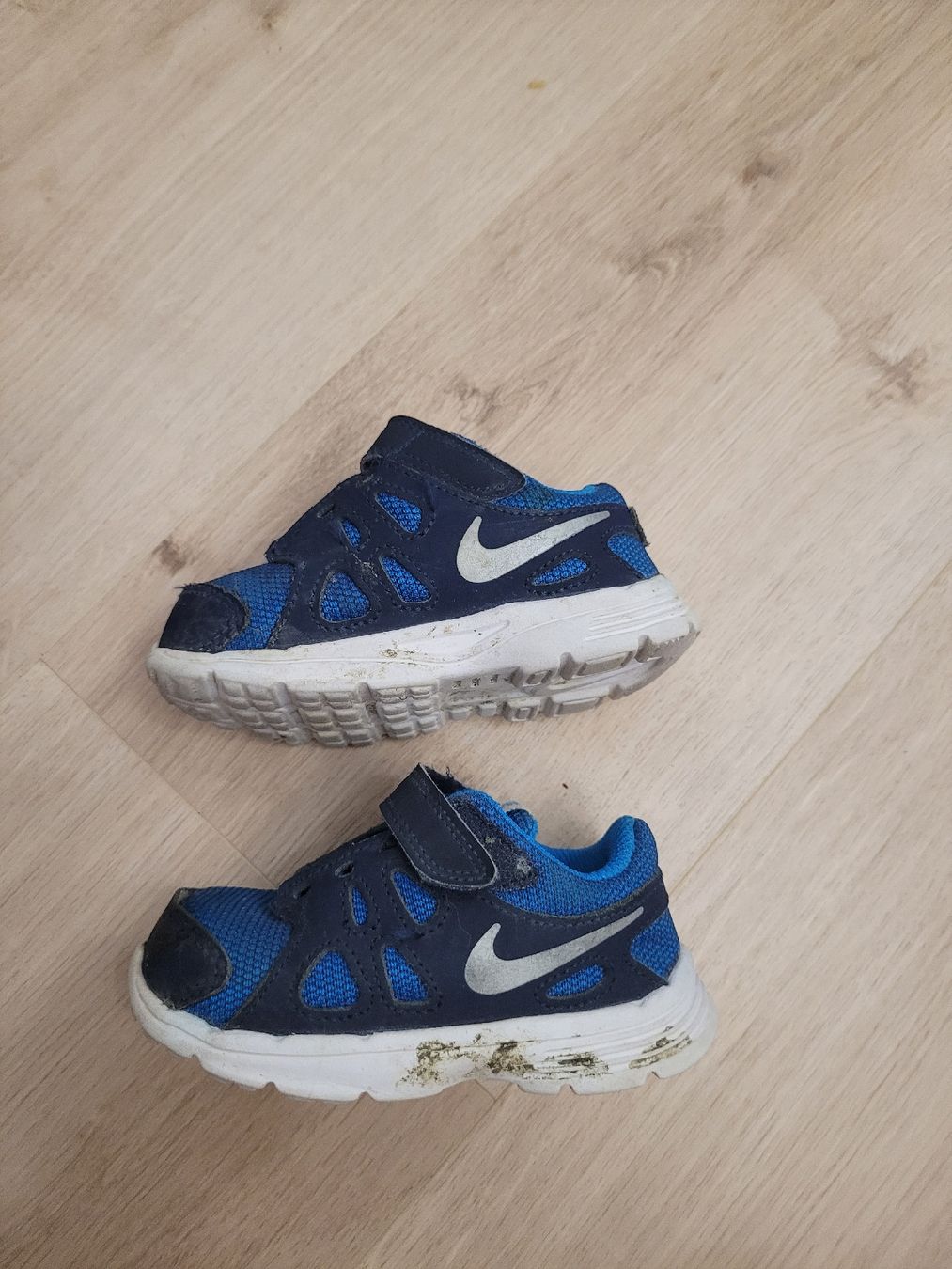 Scarpe per ragazzi: schuhe nike Grösse 22 – Usato da Lupsingen venduto da sta_wgg5 4