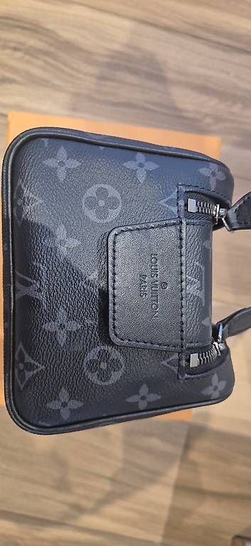 Louis Vuitton Custodie per cosmetici: Louis Vuitton Dopp Kit M46354 – Usato da Lupsingen venduto da ema_fh7c 2