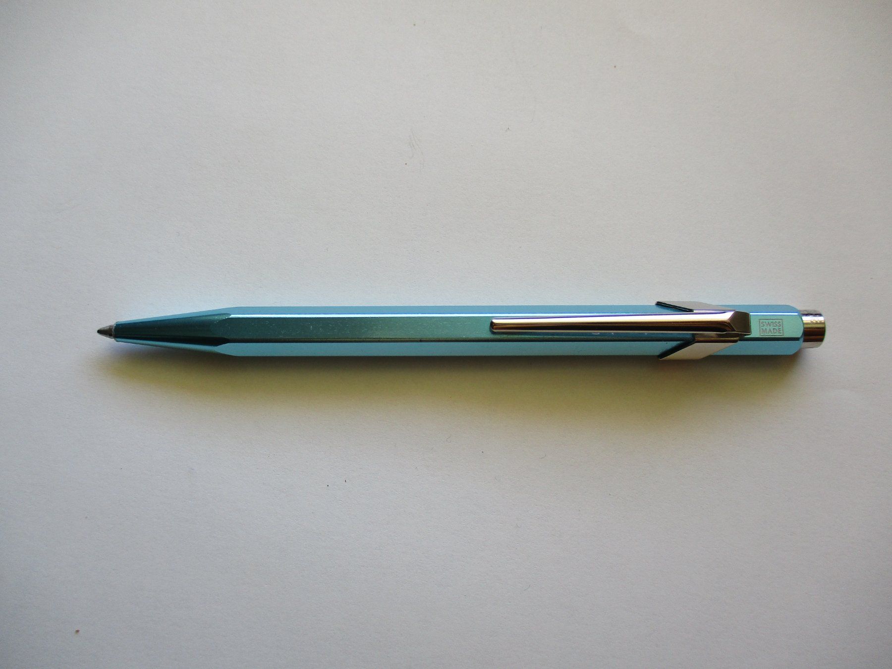 Caran D'Ache Penna & Evidenziatori: Stylo Caran d'Ache 849 turquoise – Usato da La Sarraz venduto da vic_v6kz
