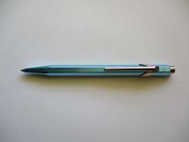 Stylo Caran d'Ache 849 turquoise
