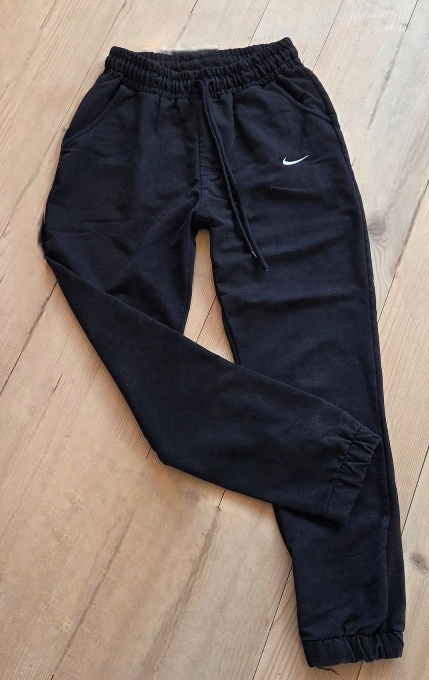 Nike Pantalons: Trainerhose/Hose/Trainer/Jogginghose Nike ,Gr.L – D'occasion à Siblingen par Vany_McDougall