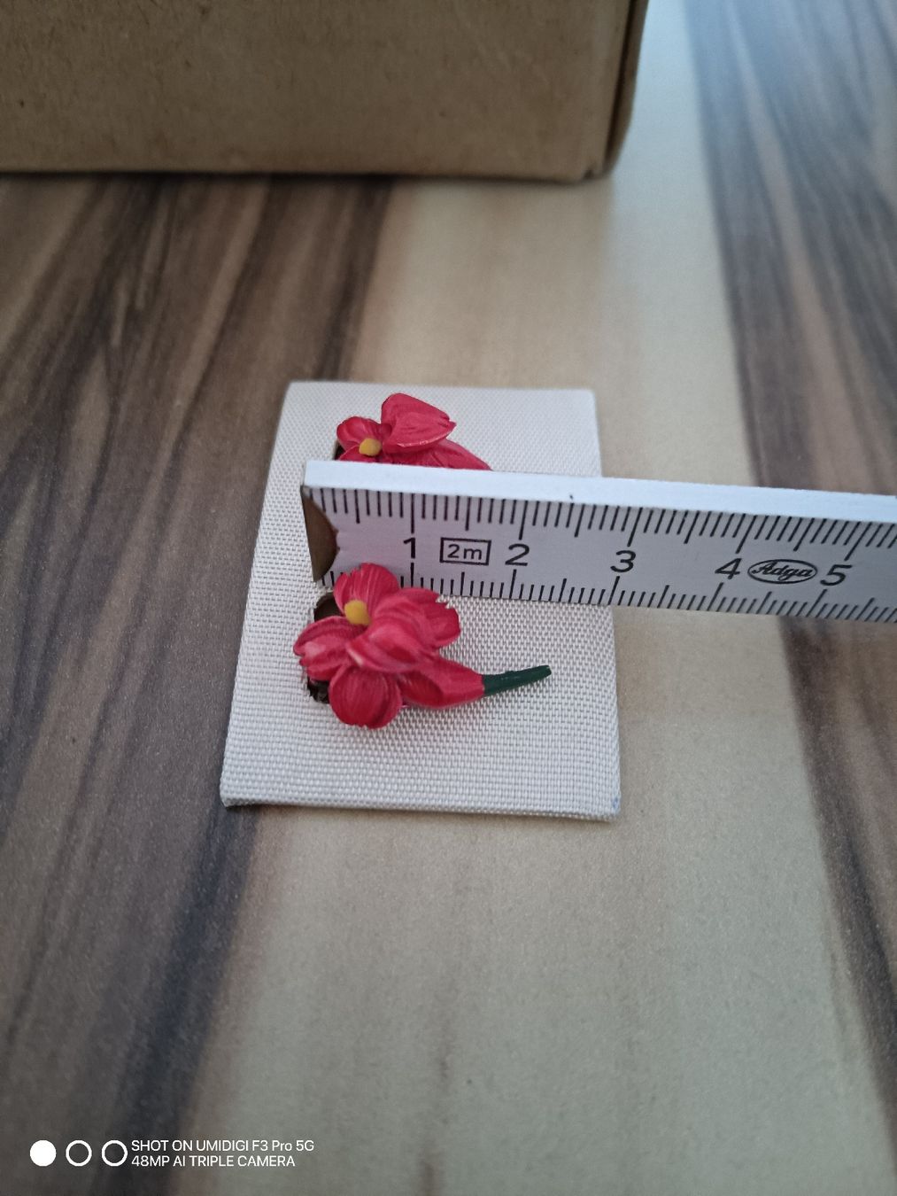 Placchette & Badge: Badge Anstecker Blume Hibiskus – Nuovo e nell'imballaggio originale da Aarwangen venduto da to-hirschi 2