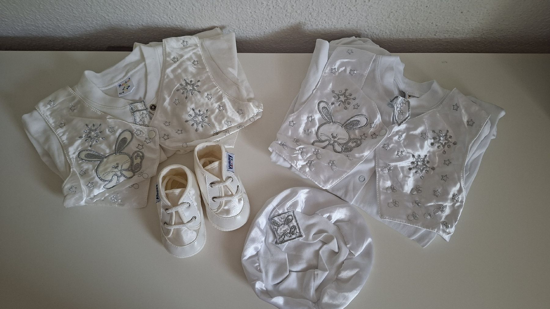 Lotti & Set di vestiti: Strampler Set – Nuovo (secondo la descrizione) da Rombach venduto da kelebek12