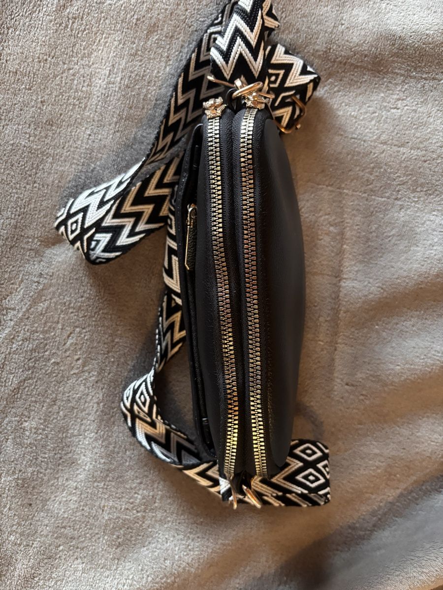 Sonstige Kleidung & Accessoires: Sac bandoulière noir avec sangle décorée – Neu (gemäss Beschreibung) aus Dugny (Leytron) von Cel_97 1