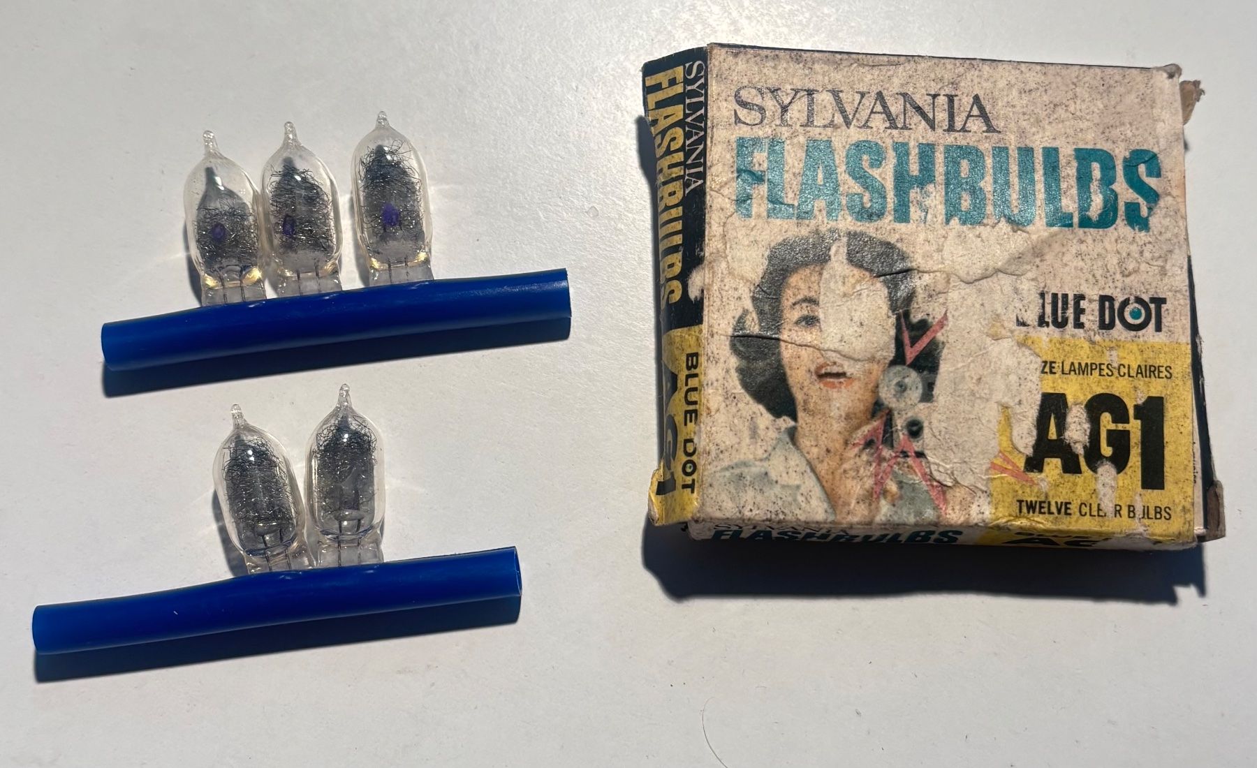 Flash: Sylvania Flashbulbs Blue Dot AG1 – Usato da Neuchâtel venduto da gefdeneuch