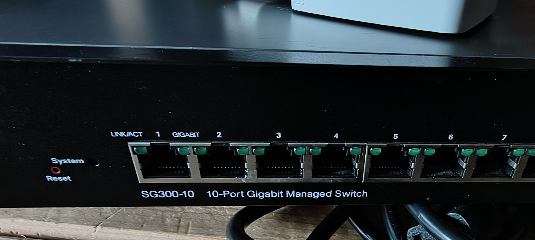 Cisco Hub & Switch: Cisco SG300-10 Gigabit Switch – Usato da Huttwil venduto da and_28m8 4