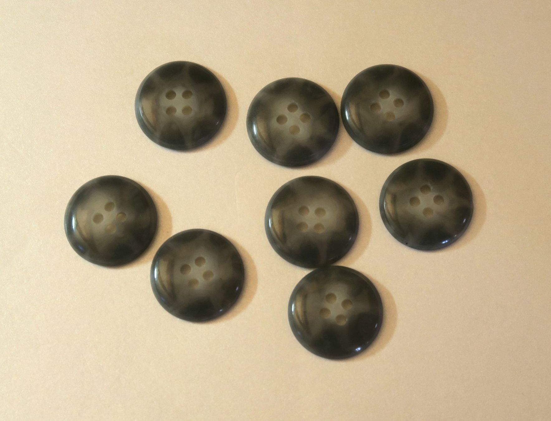 Knöpfe: 8 Knöpfe grau, ø 20.7 mm – Gebraucht aus Brittnau von marlenestone 3