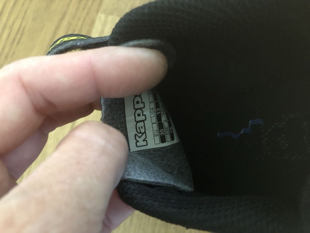 Scarpe da uomo: Fussballschuhe 30/31 – Usato da Zürich venduto da Li04 4