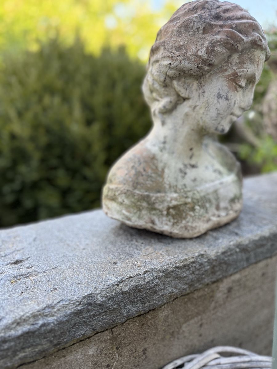 Alle Dekorationen: Damen Büste, Gartendekoration – Gebraucht aus St. Pantaleon von Ymanu