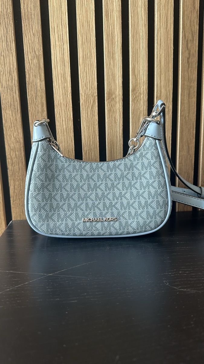 Michael Kors Borse: Michael Kors Handtasche in hellblau, neuwertig – Nuovo (secondo la descrizione) da Moosseedorf venduto da Deborahlynn