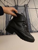 Bottines noires à lacets - parfaites pour l'automne!