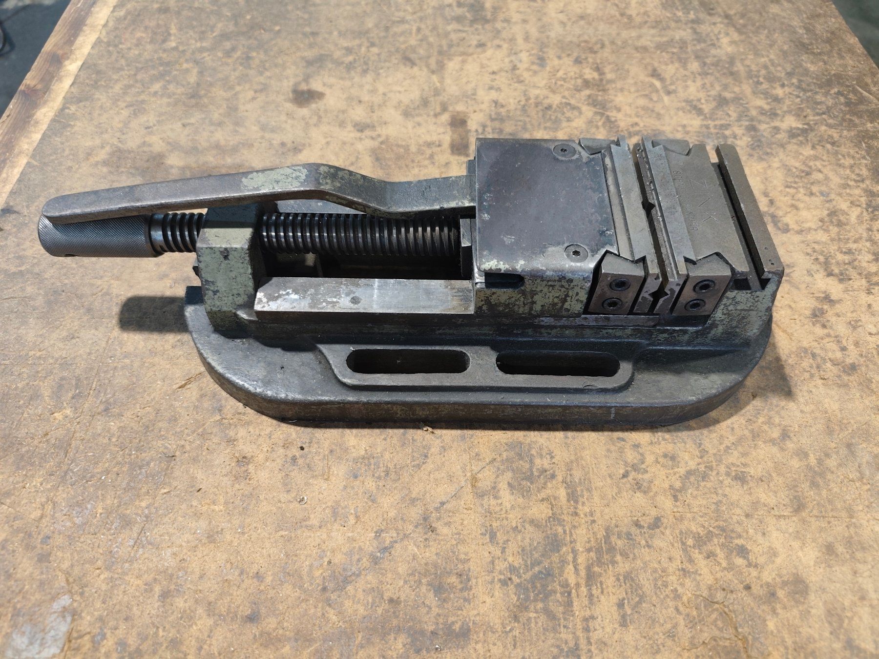 Alle Werkzeuge: Schnellspanner Schraubstock – Gebraucht aus Arbon von millpoint