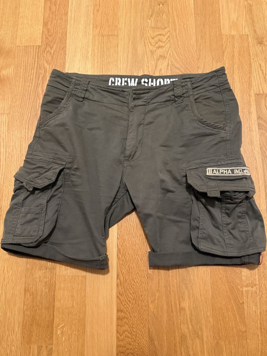 Alpha Industries Hosen: Cargo Alpha Industrie Shorts – Gebraucht aus Recherswil von Noname1