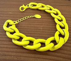 Armband in gelb