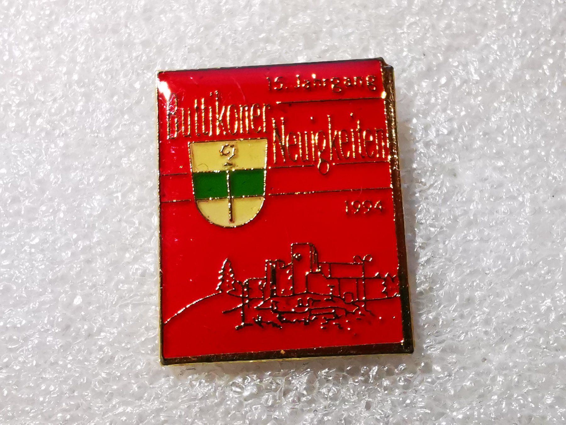 Placchette & Badge: Ansteckpin 36: Buttiker Neuigkeiten – Usato da Oppligen venduto da Pin-Fall-Shop