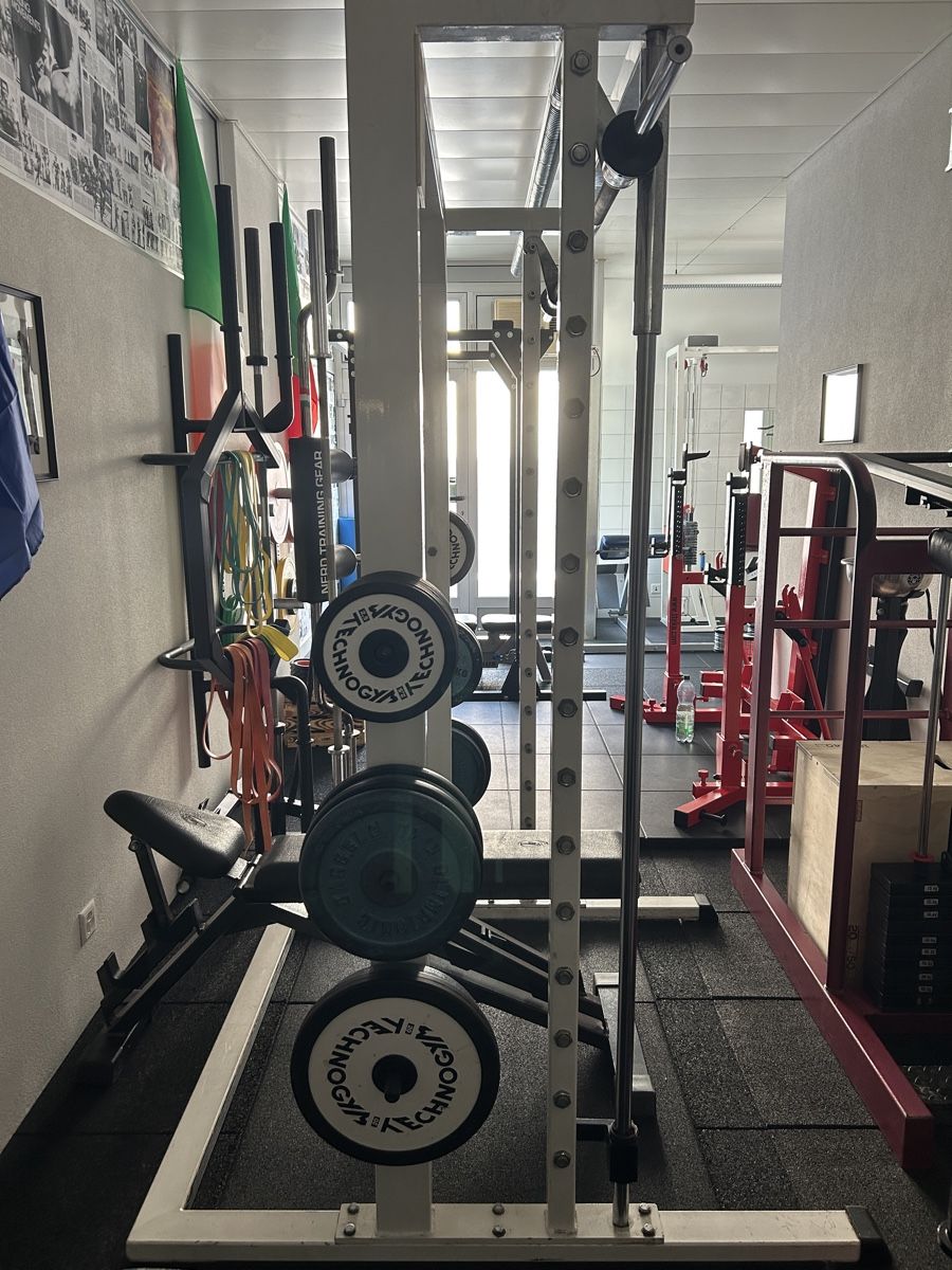 Technogym Vélos d'appartement: Multipower/Smith Machine Technogym – D'occasion à Locarno par Berserkr96 2