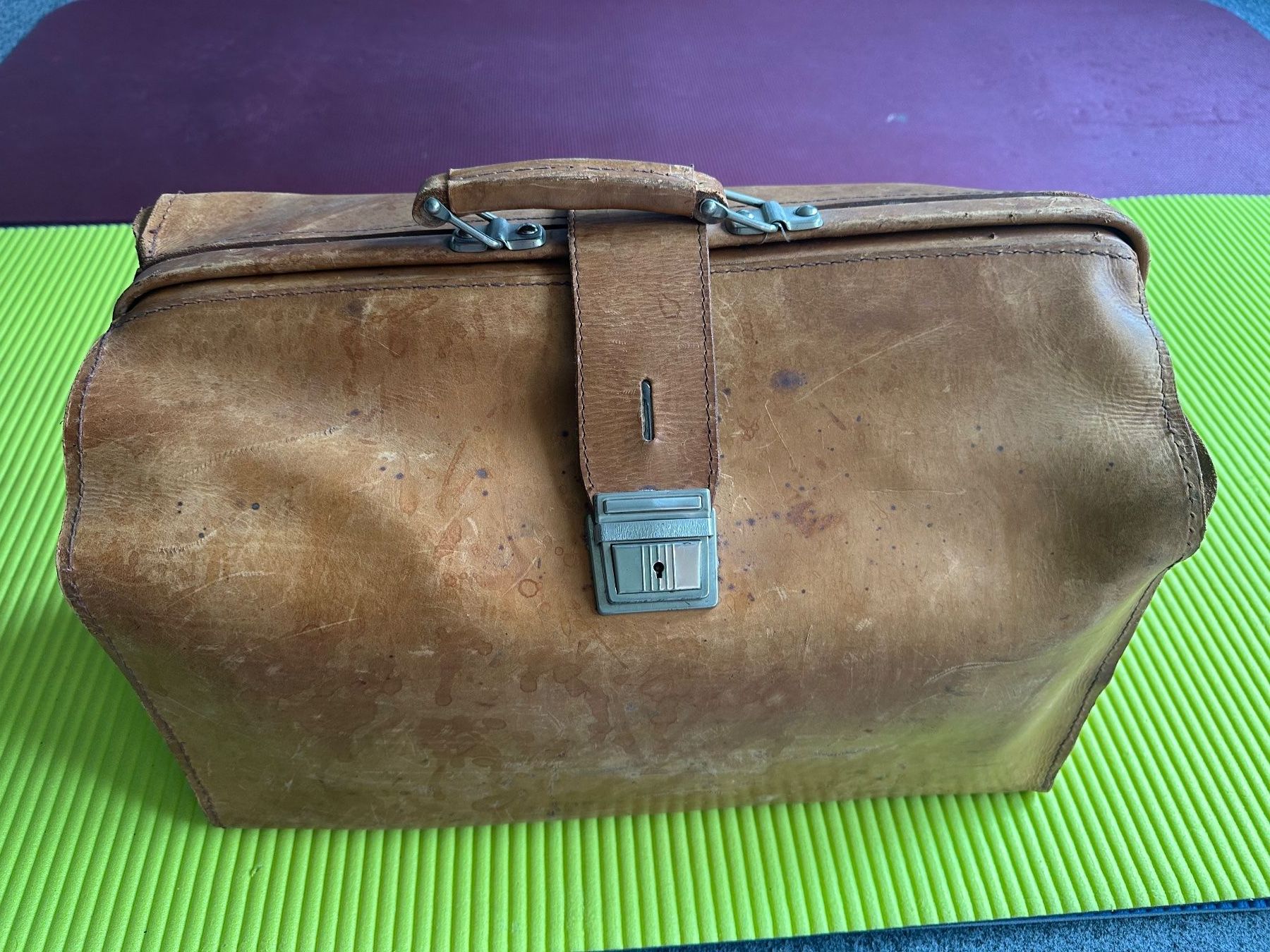 Borse: Grosse Leder Tasche / Koffer – Usato da Stallikon venduto da Rsiri