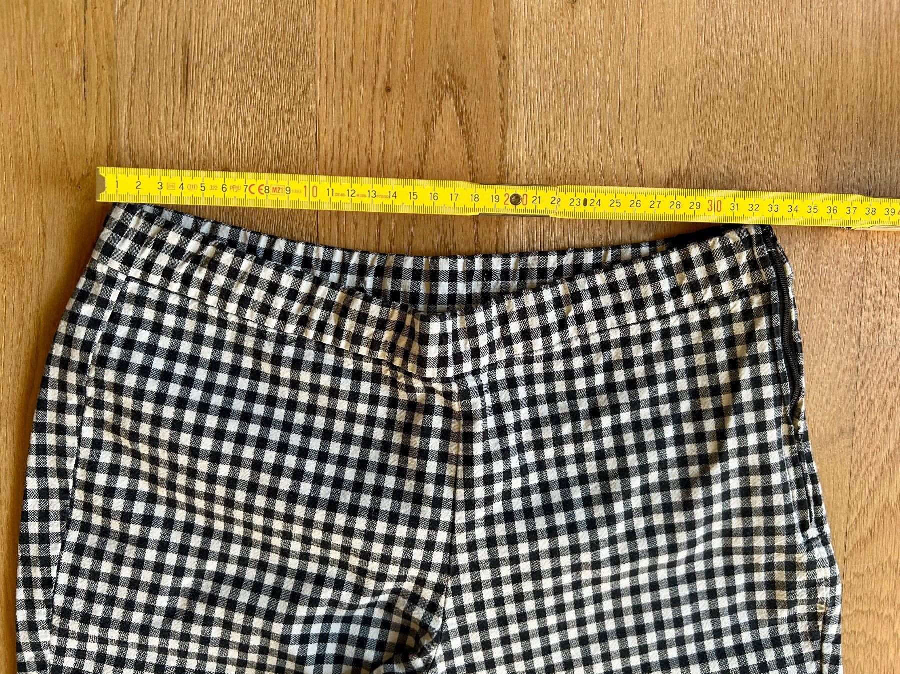 Pantaloni: Pantalon vichy noir et blanc 7/8 – Usato da Martigny venduto da m_juli 5