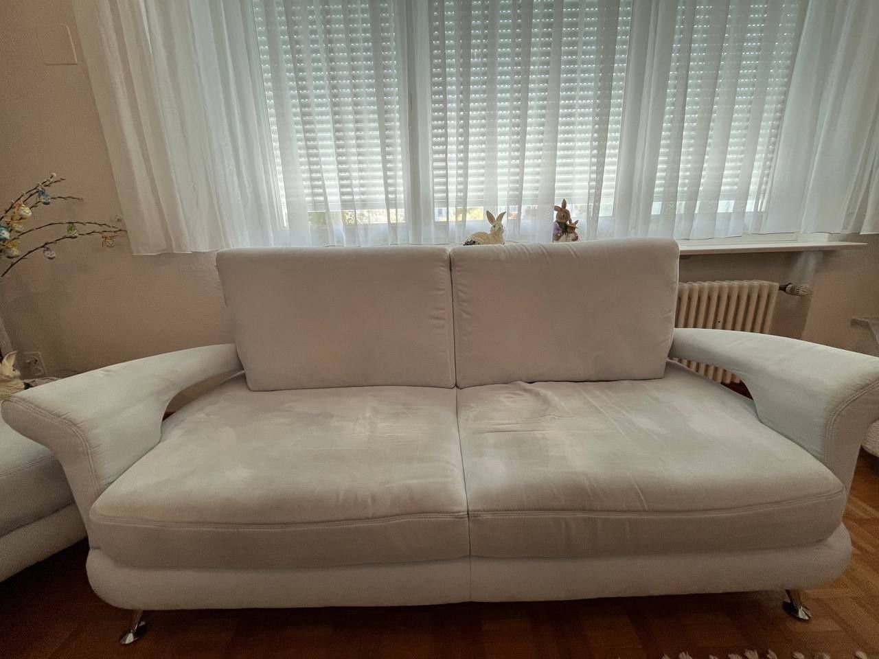Divani: 2 hellblaue Sofas und 1 Sitzhocker aus Wildleder – Usato da Siebnen venduto da mel_b_789