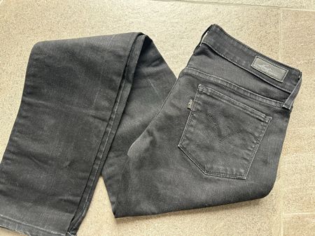 Coole Levi's Jeans - Modell Slight Curve Skinny, Gr. 28!