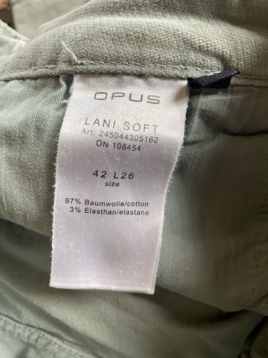 Jeans: Samtjeans, 42 und 44 – D'occasion à Basel par Jul17 7