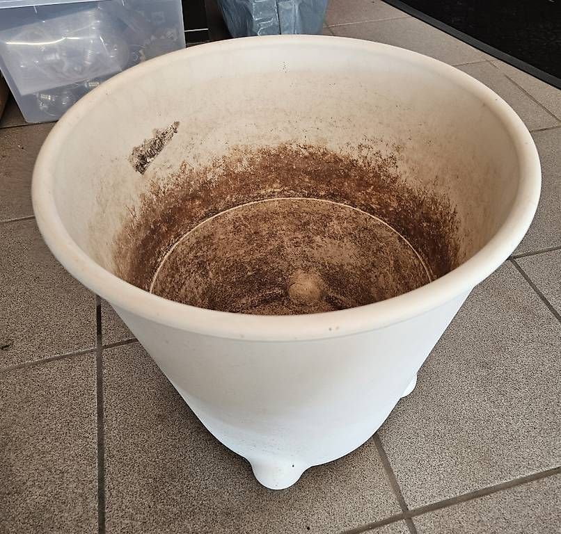 Vasi per fiori: Pot de fleur interieur  – Usato da Tramelan venduto da Vipers1 2