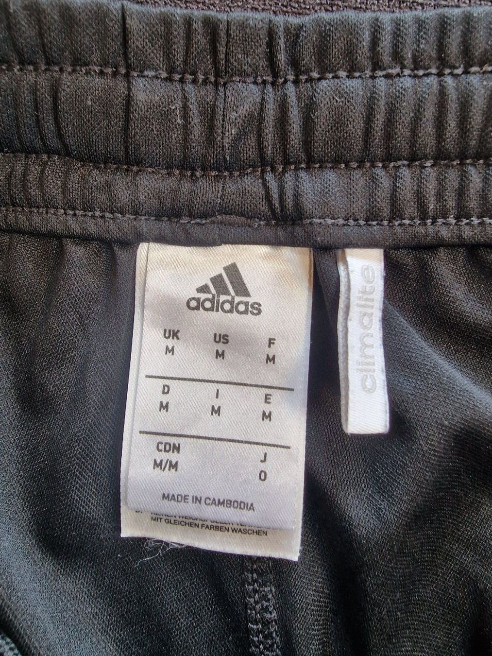 Adidas Pantalons: Adidas Shorts Schwarz Grösse M – D'occasion à Falera par Fudax 2