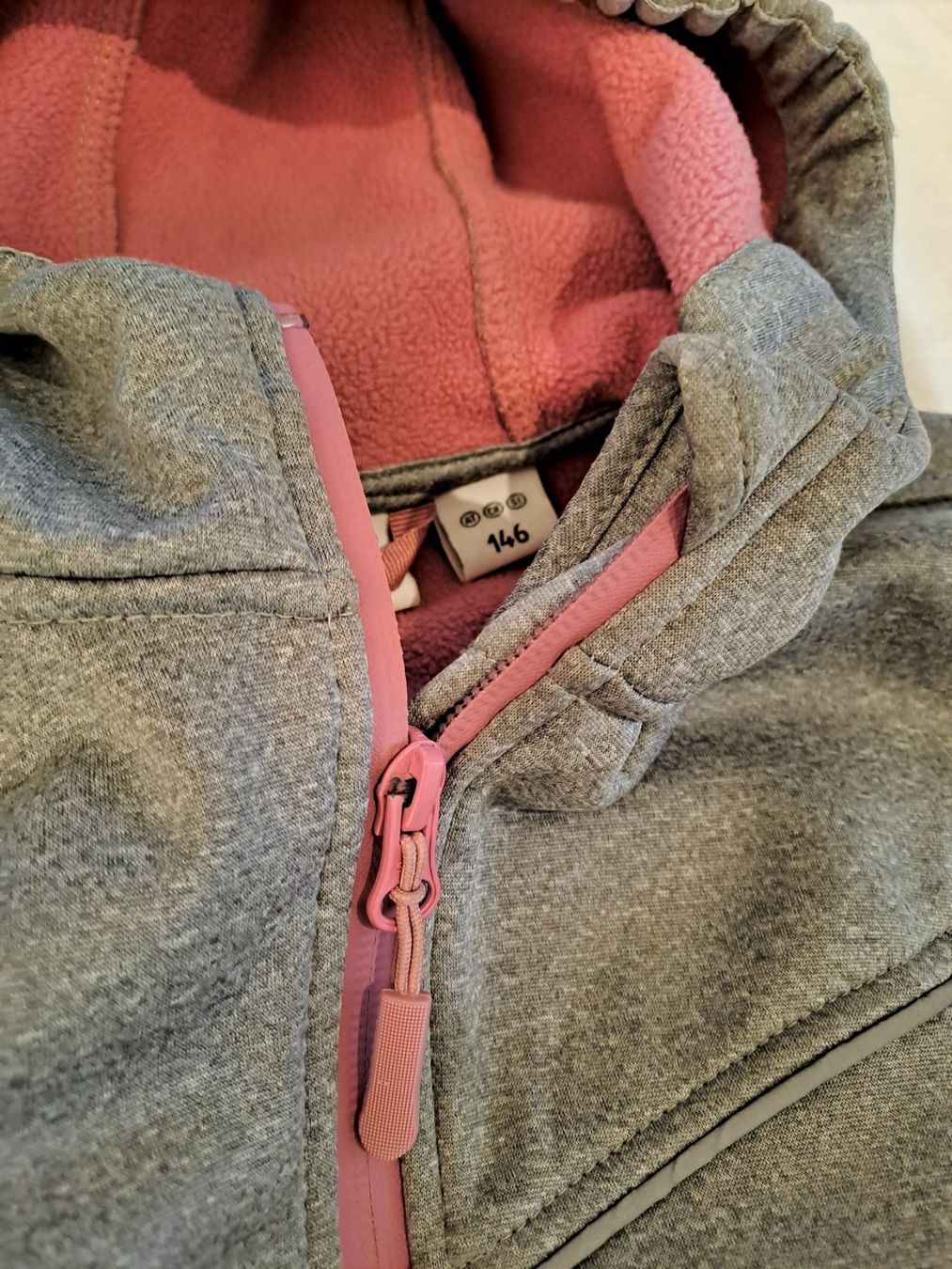 Jacken & Mäntel: Softshell Jacke für Mädchen Gr. 146 Grau/Rosa – Gebraucht aus Münsingen von Mi-Lu 1