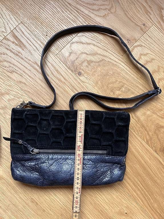 Taschen für Damen: Hochwertige Depeche Handtasche Leder – Gebraucht aus Altenrhein von SiBlSG 1