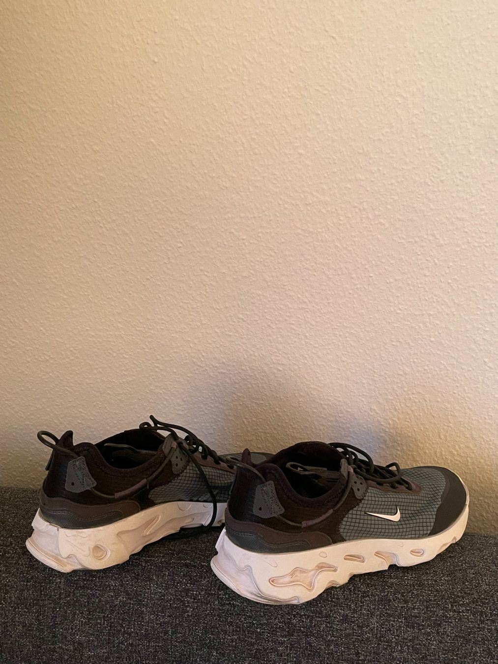 Nike Scarpe da uomo: NIKE REACT LIVE – NOIR – TAILLE 42 – Usato da Lausanne venduto da verde34256789 3