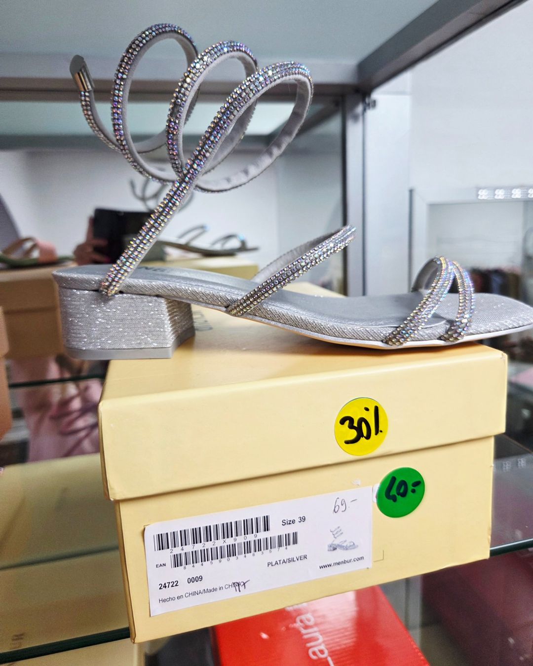 Chaussures femmes: ESAURITE SOLD-OUT – Neuf avec emballage d'origine à Arbedo par mis_d6lr 1