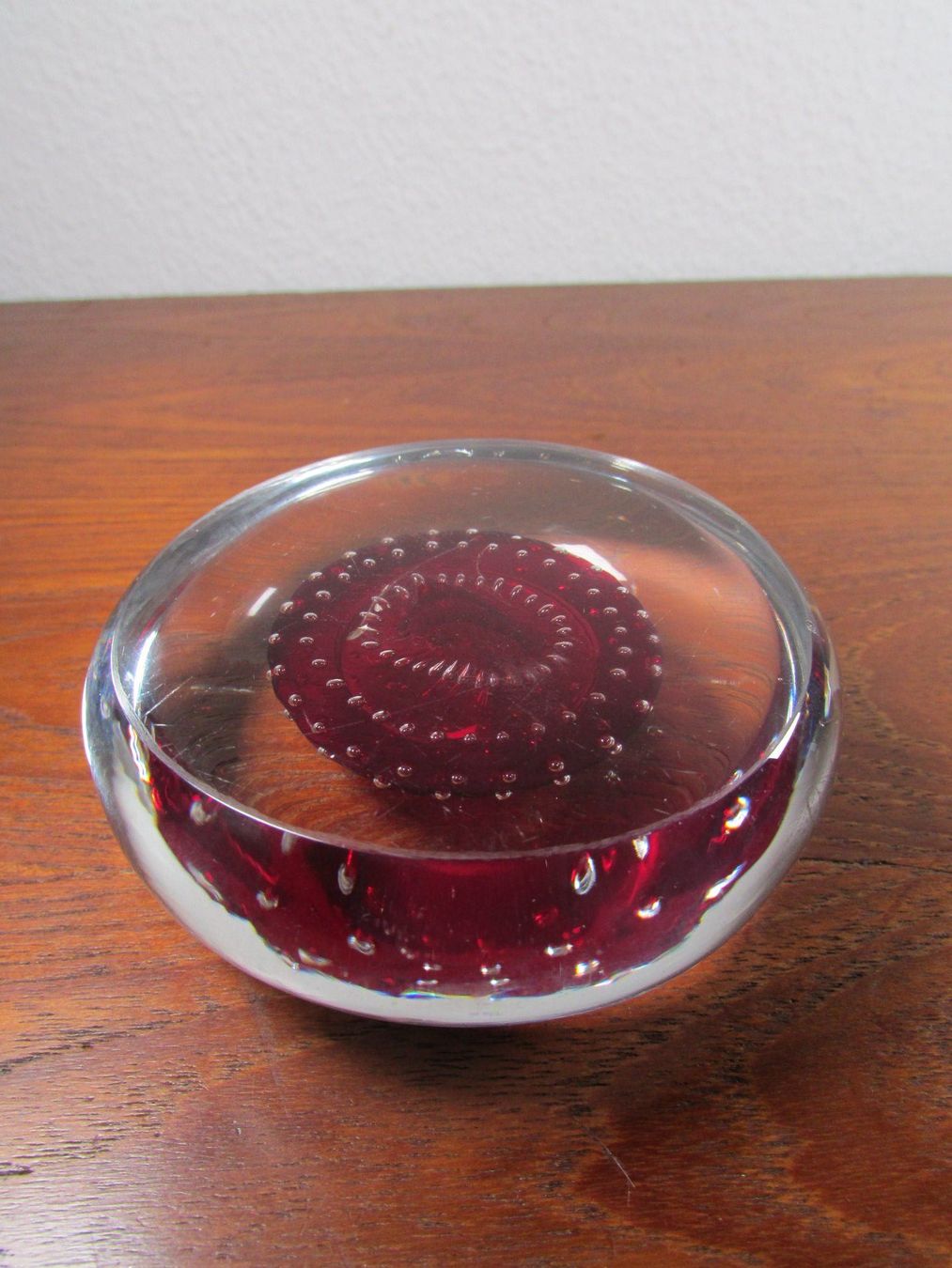 Statuette: Mid Century Paperweight Controlled Bubble Briefbeschwerer – Usato da Ostermundigen venduto da Zytrum 7