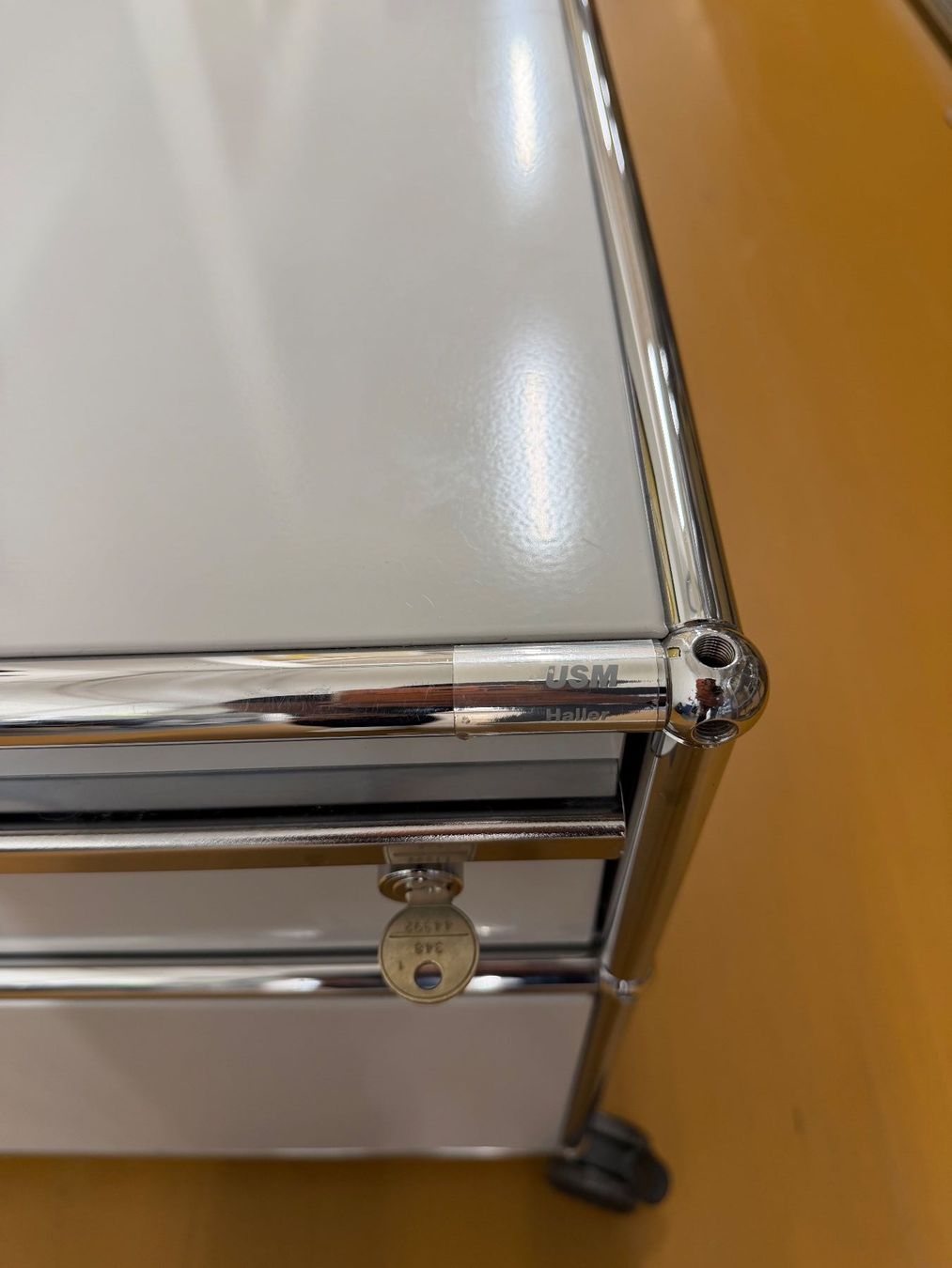 USM Korpus: USM Haller Rollcontainer mit 3 Schubladen – Gebraucht aus Dietlikon von ComdatAG 5
