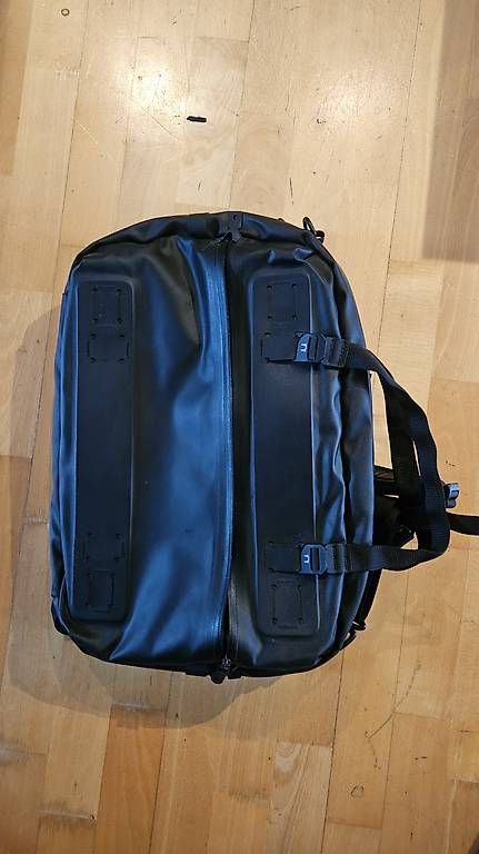 Zaini: BLACK EMBER FORGE 20 MAX - 3 WAY PACK - BRIEFCASE, RUCKSACK, – Usato da Zürich venduto da tobigs