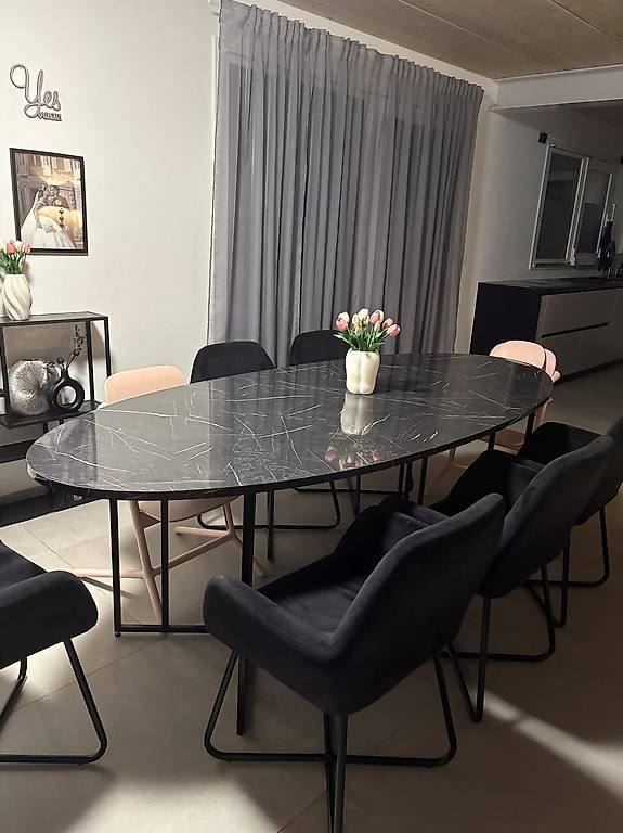 Set di tavolo e panche: Table à manger avec 6 chaises – Usato da Champagne venduto da Mem98