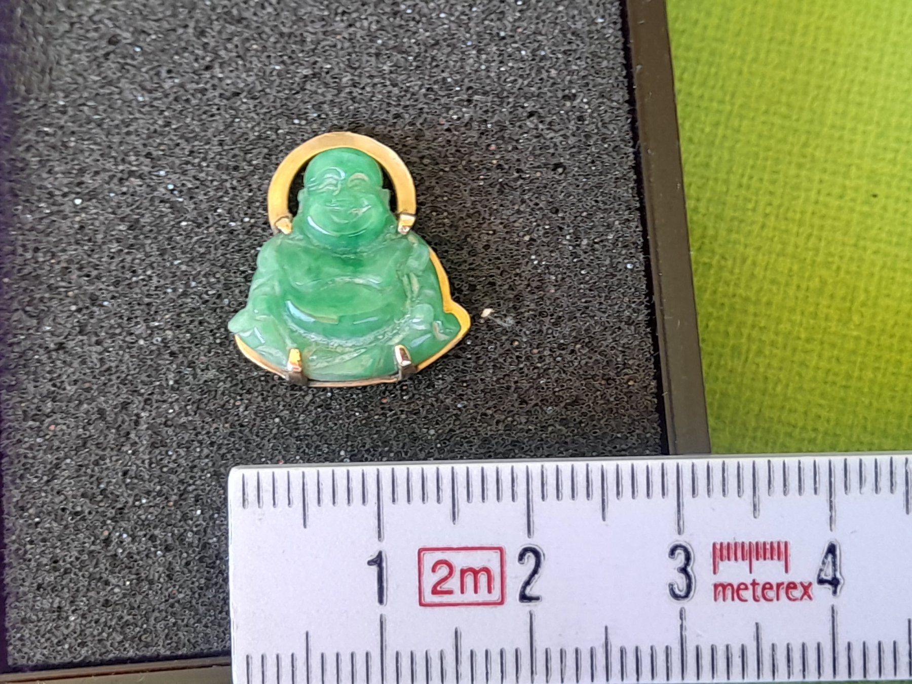 Ciondoli: Jade-Buddha mit Goldhalterung – Usato da Aeschi b.Spiez venduto da 52_wochen 6